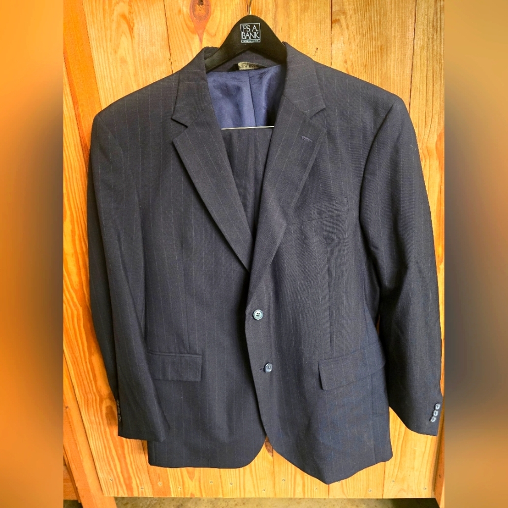 Jos A Bank Men's Navy Stripe Wool Suit 44R Jacket 37x29 Pants 2-Piece 2-Button